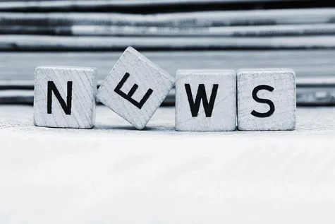 Scrabble Steine mit dem Wort News